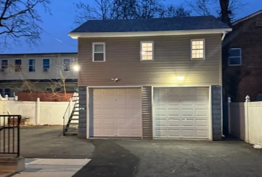 More Photos Of 29 Metcalfe St, Staten Island Office For Lease