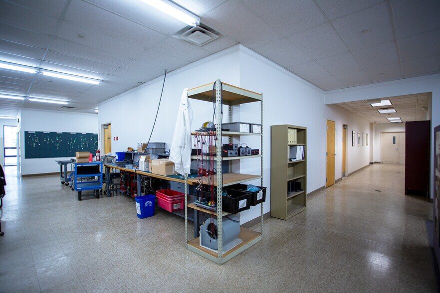 More Photos Of 11 Beaver Brook Rd, Littleton Light Manufacturing For Lease