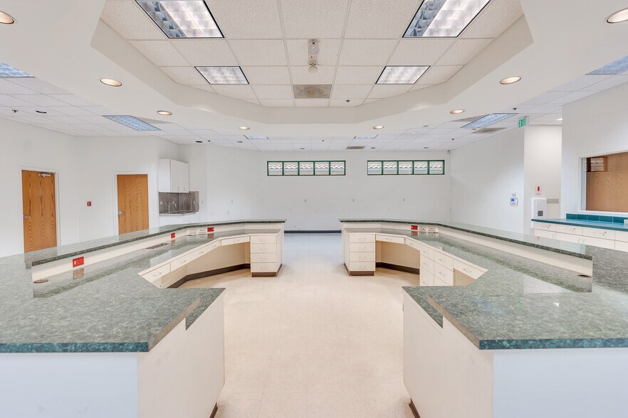 More Photos Of 222 I St, Los Banos Office For Lease