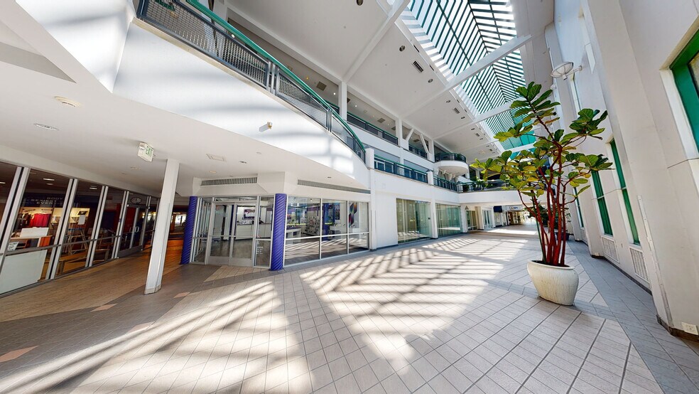 More Photos Of 2901-2929 K St, Sacramento Office For Lease