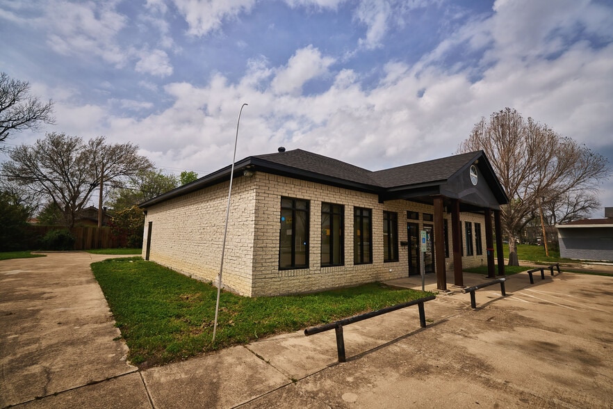 More Photos Of 2700-2704 Hemphill St, Fort Worth Medical For Sale