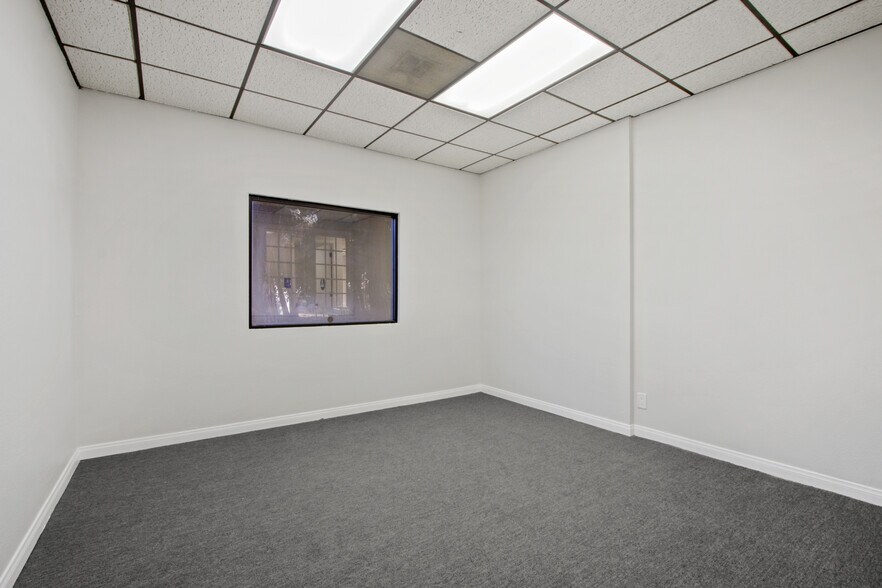 More Photos Of 1911 Carnegie Ave, Santa Ana Warehouse For Lease