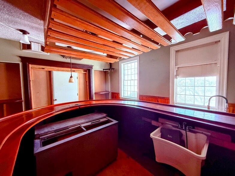 More Photos Of 6 Church St, Nassau Apartments For Sale