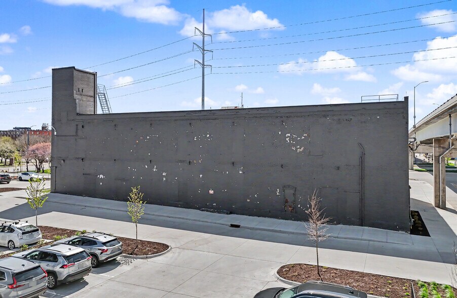More Photos Of 113 SW 8th St, Des Moines Warehouse For Lease