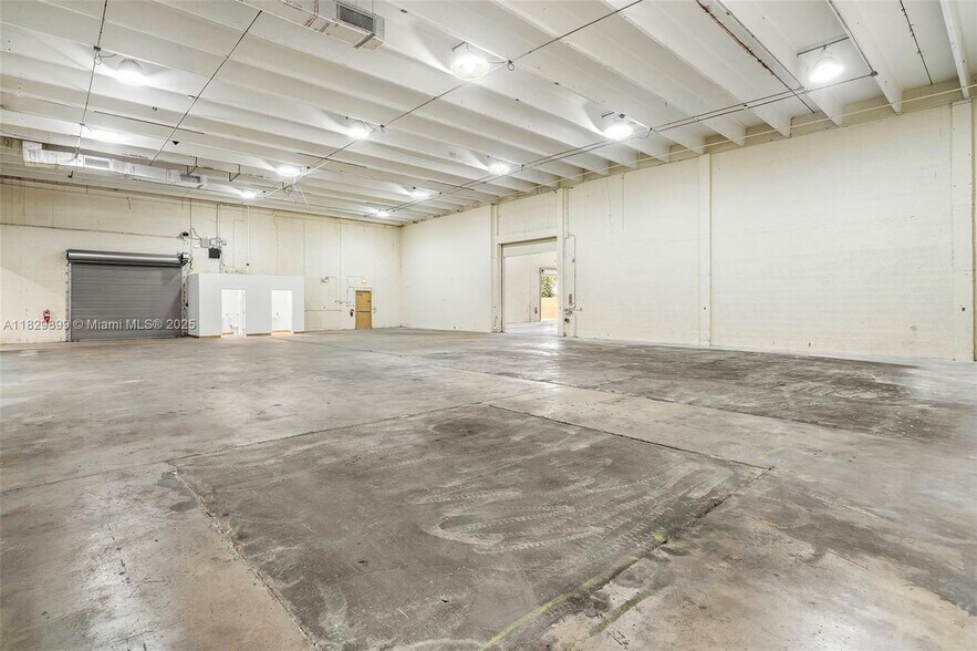 More Photos Of 2300-2310 Thomas St, Hollywood Warehouse For Lease