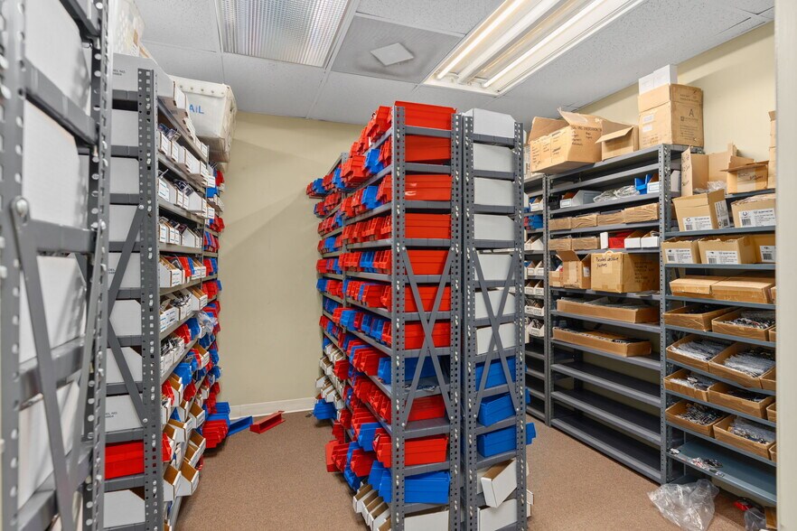 More Photos Of 175 Semoran Commerce Pl, Apopka Light Distribution For Sale