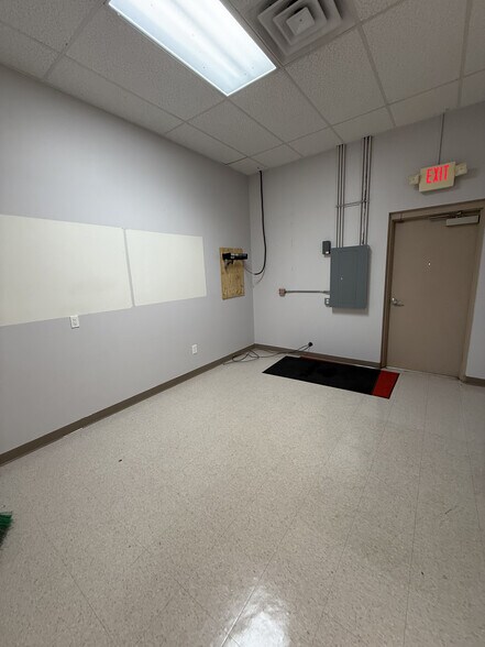 More Photos Of 420-452 Peppers Ferry Rd NW, Christiansburg Unknown For Lease