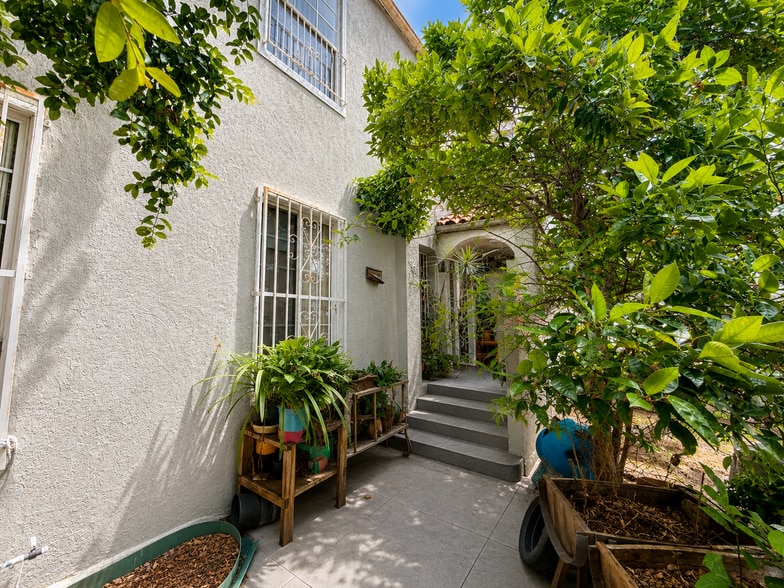 More Photos Of 426 S Catalina St, Los Angeles Apartments For Sale