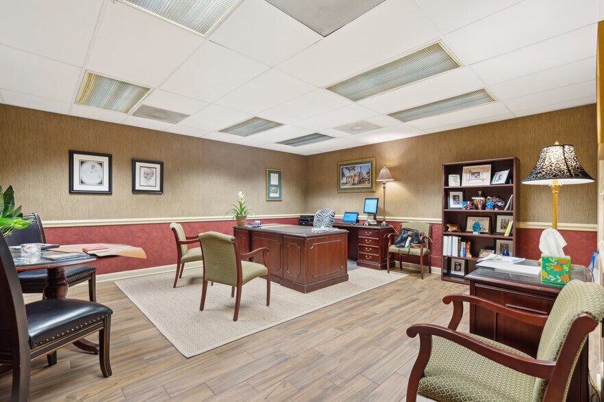 More Photos Of 15 Gamecock Ave, Charleston Office For Sale