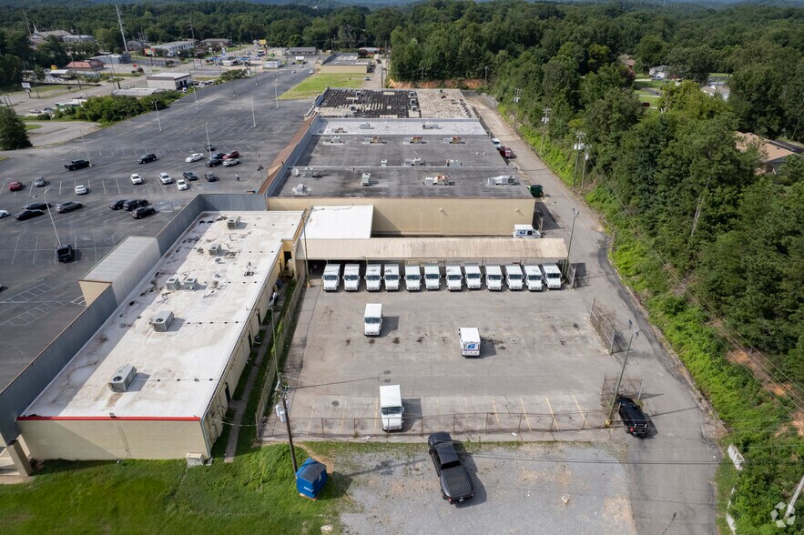 More Photos Of 2337-2375 1st St NE, Center Point Unknown For Lease