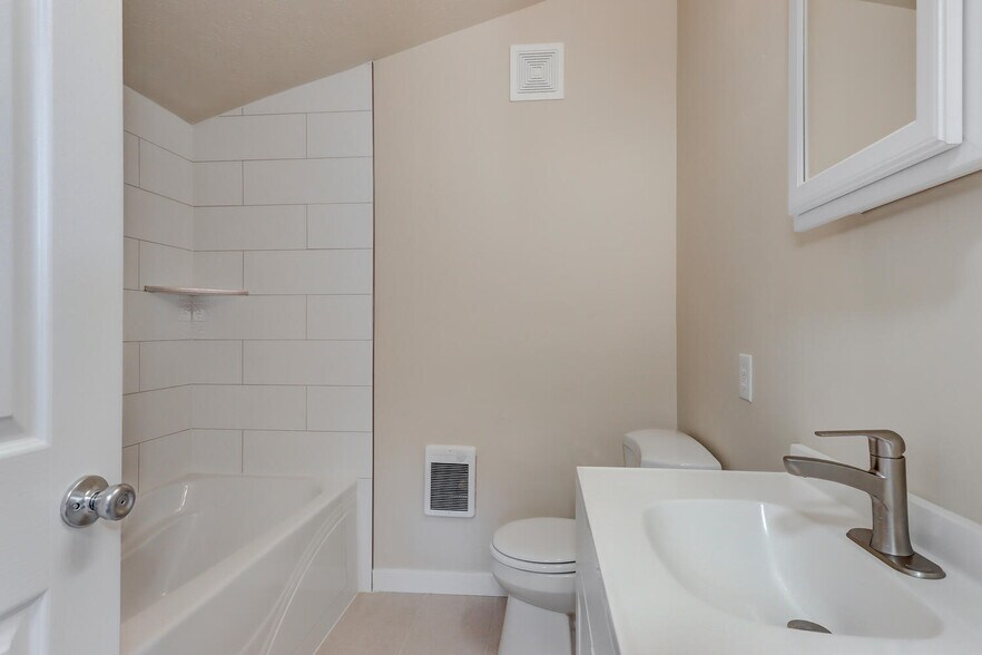 More Photos Of 218 N Avenue C, Kuna Apartments For Sale