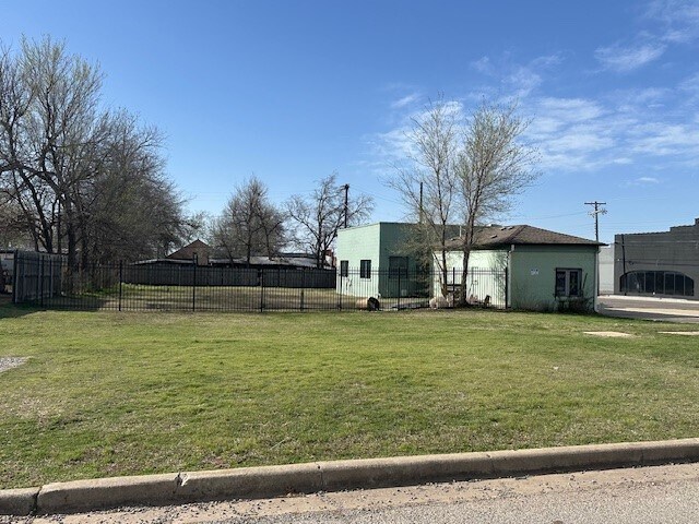 More Photos Of 9110 N Western Ave, Oklahoma City Freestanding For Lease