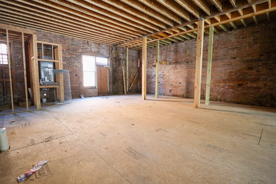 More Photos Of 351-355 Martin Luther King Jr Blvd, Savannah Storefront Retail Residential For Lease