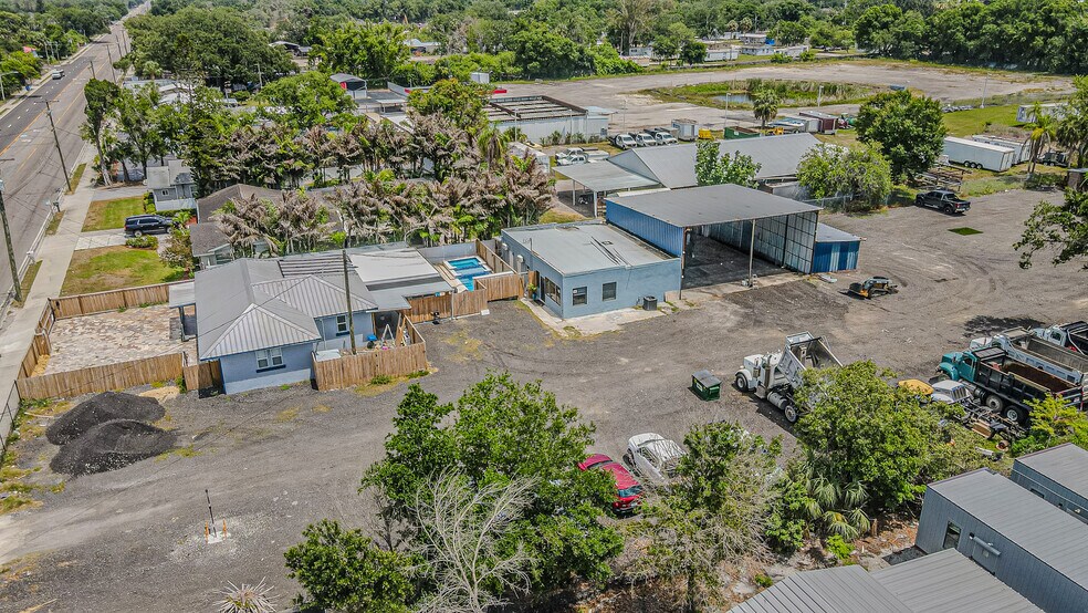More Photos Of 6911 Gibsonton Dr, Gibsonton Warehouse For Lease