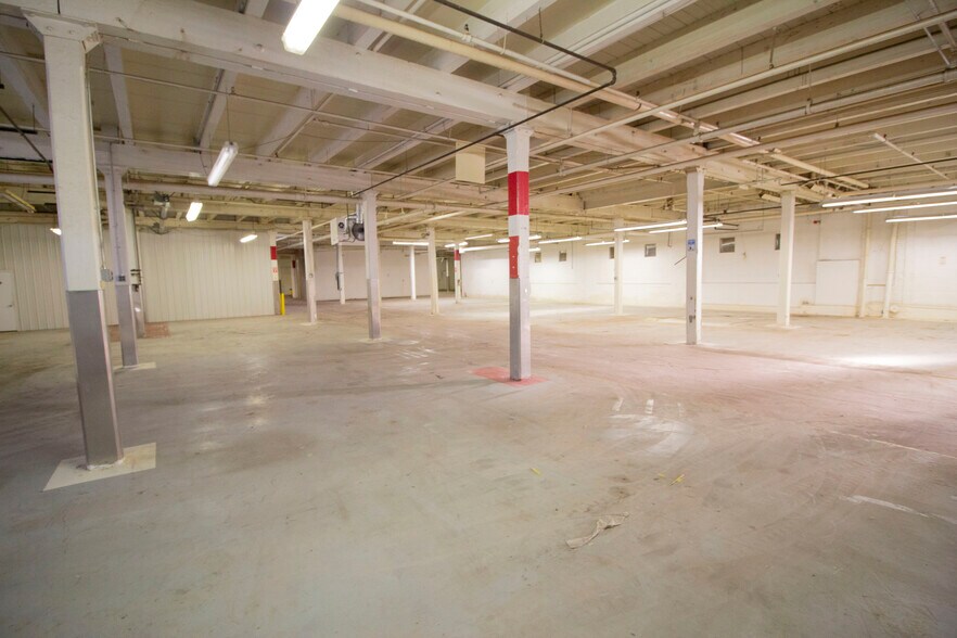 More Photos Of 126 Avenue C, Springfield Manufacturing For Sale