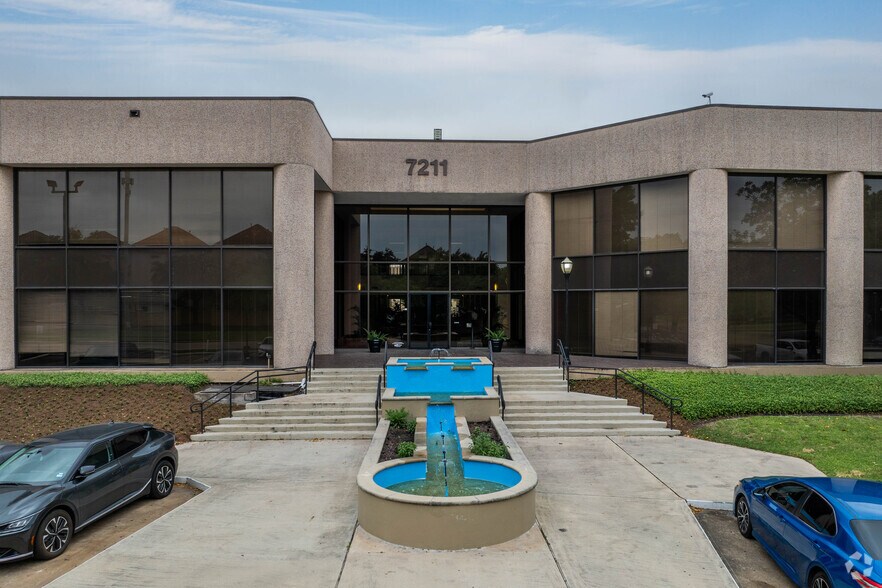 More Photos Of 7211 Regency Square Blvd, Houston Office For Lease