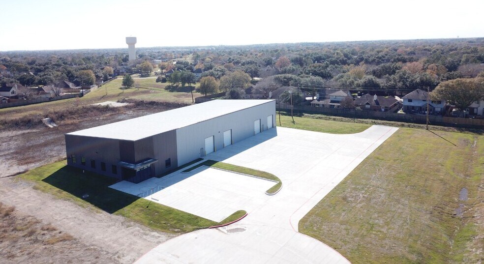 More Photos Of 4401 Rex Rd, Friendswood Warehouse For Sale