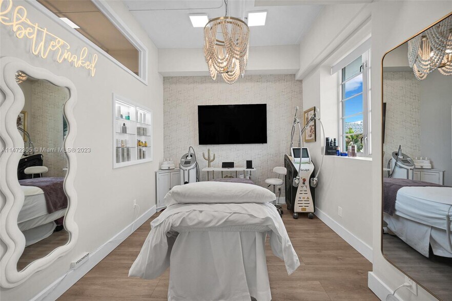 More Photos Of 1560 Lenox Ave, Miami Beach Office For Sale