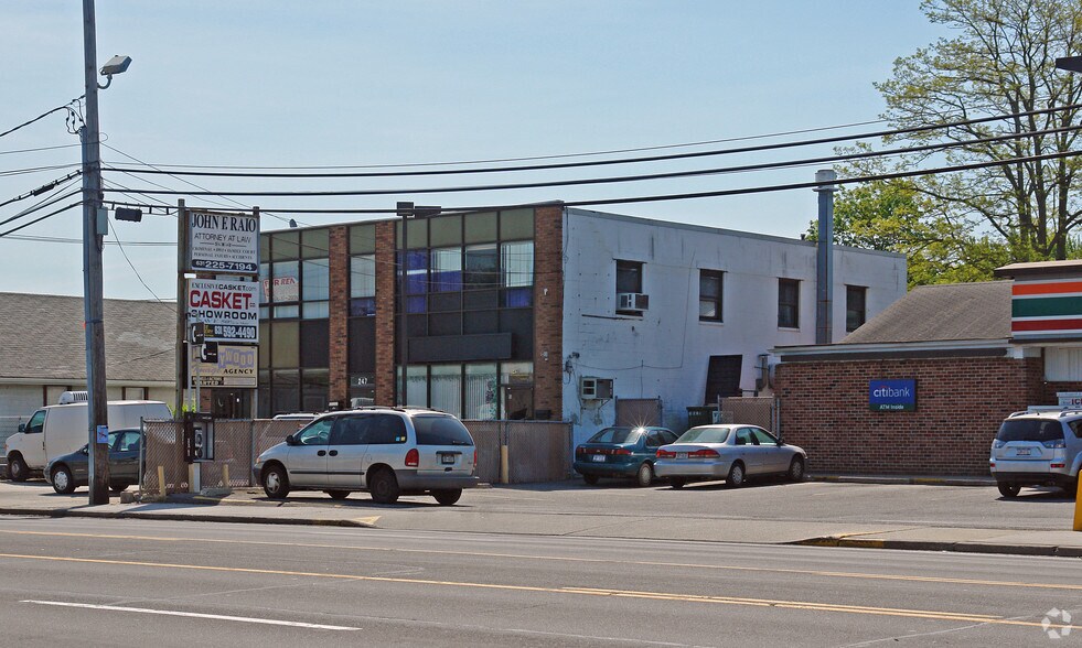 More Photos Of 245-249 W Montauk Hwy, Lindenhurst Office For Lease