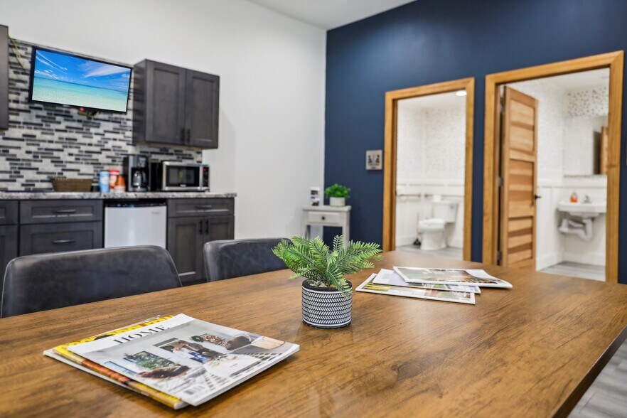 More Photos Of 613 Broadway, Wisconsin Dells Loft Creative Space For Sale