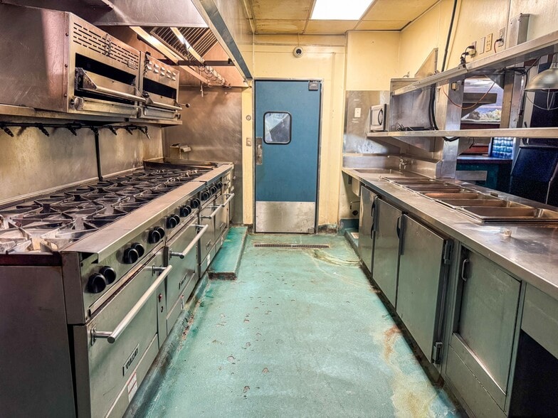 More Photos Of 360 Via Vera Cruz, San Marcos Restaurant For Sale