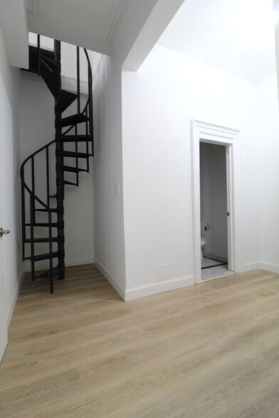 More Photos Of 114 E 37th St, New York Apartments For Sale
