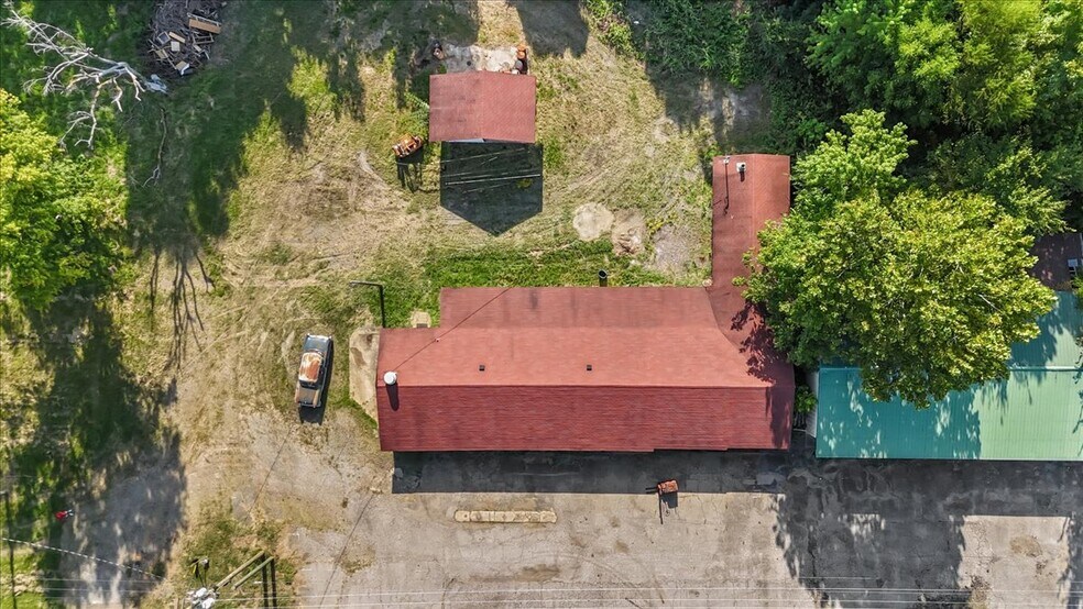 More Photos Of 2701 Pocola blvd, Pocola Warehouse For Sale