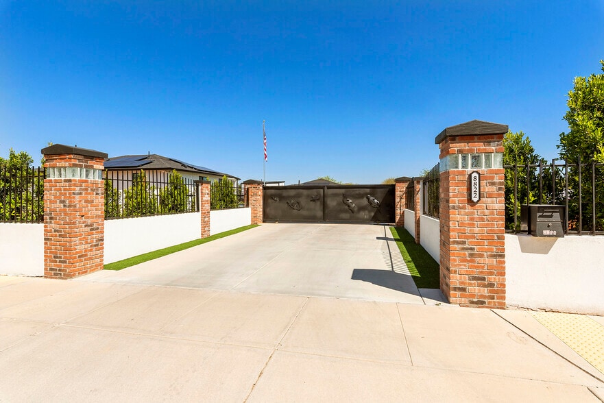 More Photos Of 8822 W Deer Valley Rd, Peoria Specialty For Sale