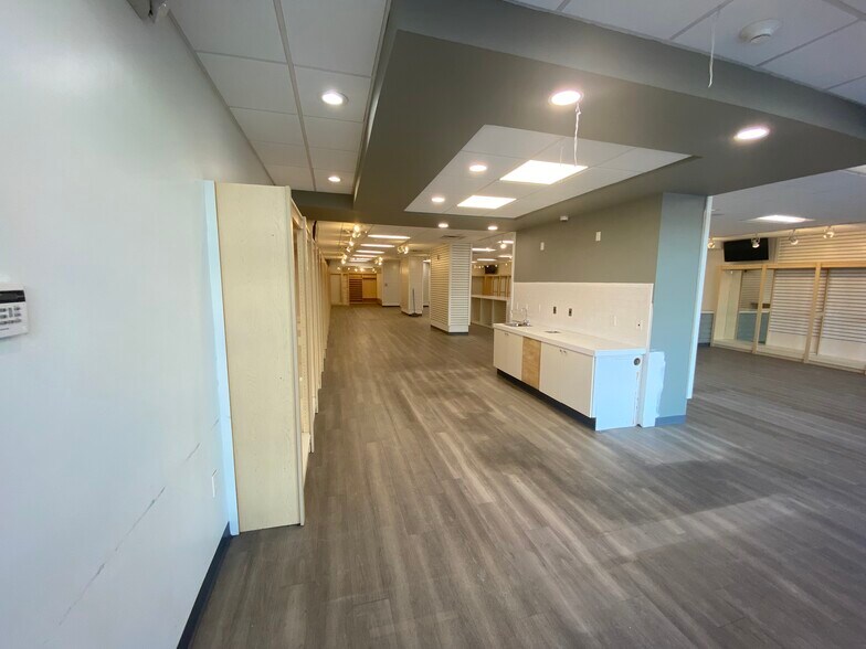 More Photos Of 52-60 LaSalle Rd, West Hartford Storefront Retail Office For Lease