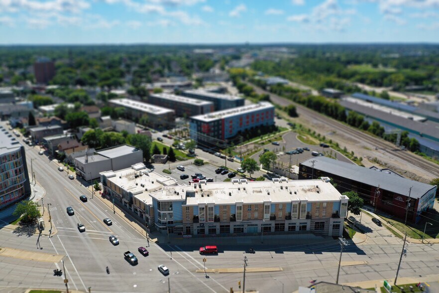 More Photos Of 2121 S Kinnickinnic Ave, Milwaukee General Retail For Lease