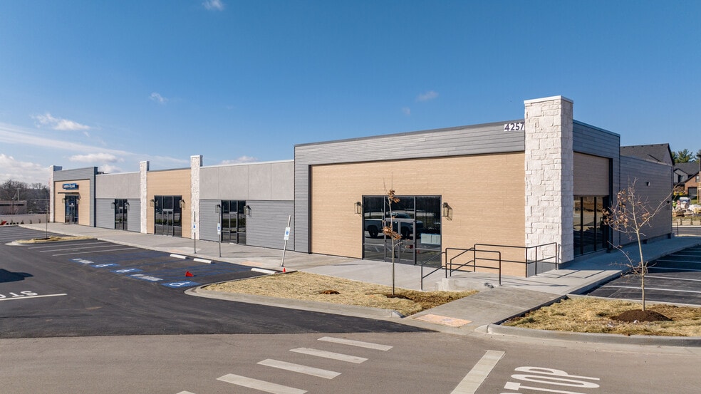 More Photos Of 4257 Harrodsburg Rd, Lexington General Retail For Lease