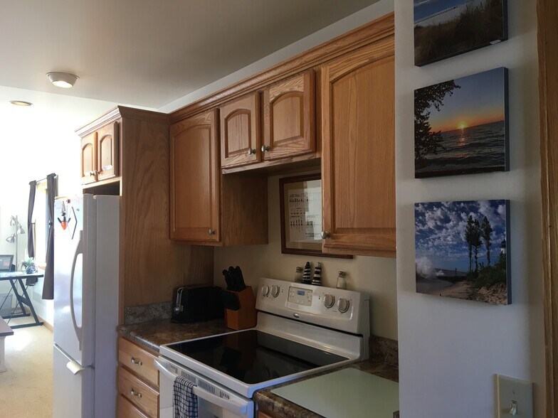 More Photos Of 310 Main St, Frankfort Storefront For Sale