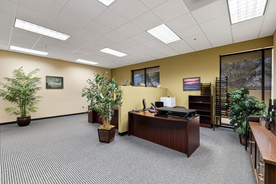 More Photos Of 550 S Paseo Dorotea, Palm Springs Medical For Sale