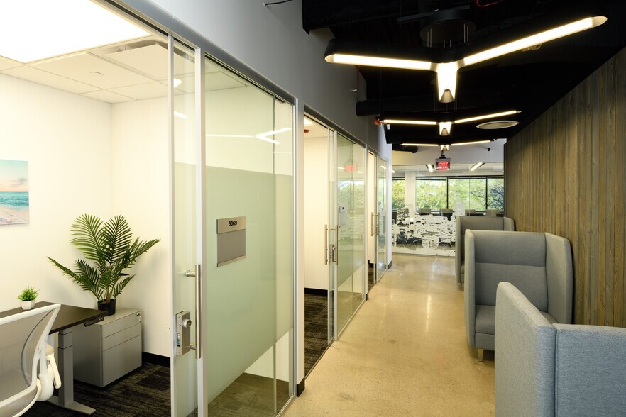 More Photos Of 570 Lake Cook Rd, Deerfield Coworking Space