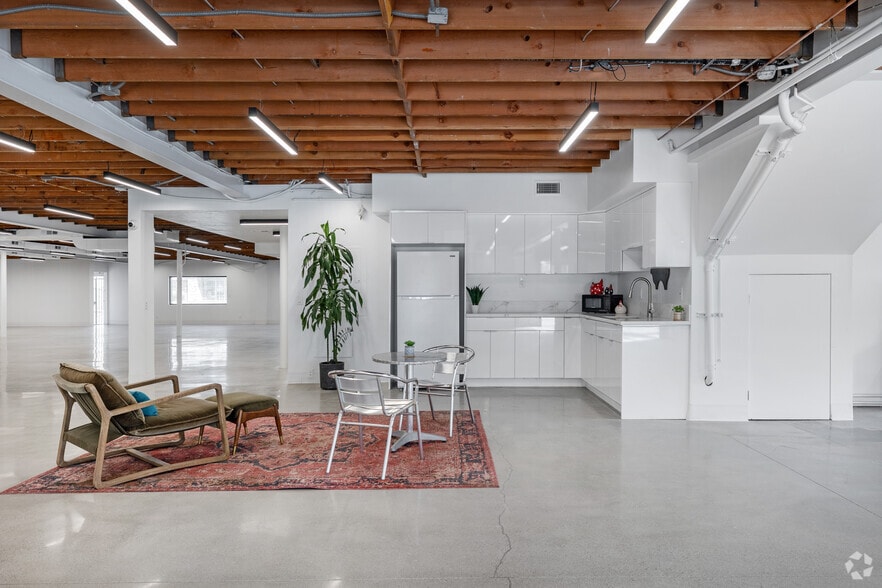 More Photos Of 11520 Jefferson Blvd, Culver City Light Distribution For Sale
