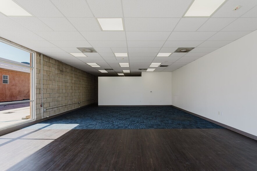 More Photos Of 5961 Laurel Canyon Blvd, Valley Village Storefront For Lease