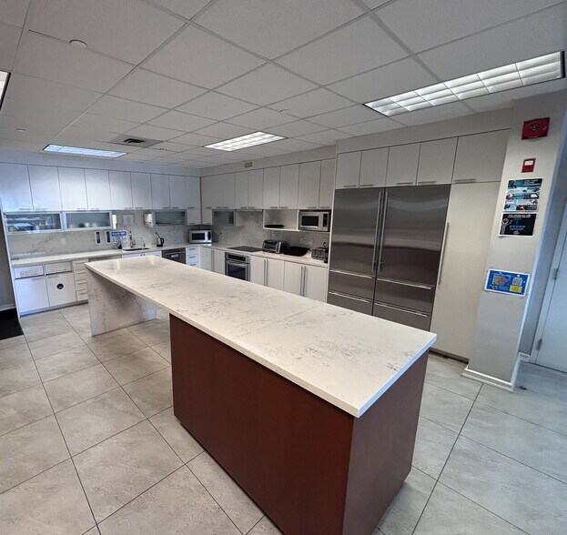 More Photos Of 99 Summerlea Rd, Brampton Distribution For Lease