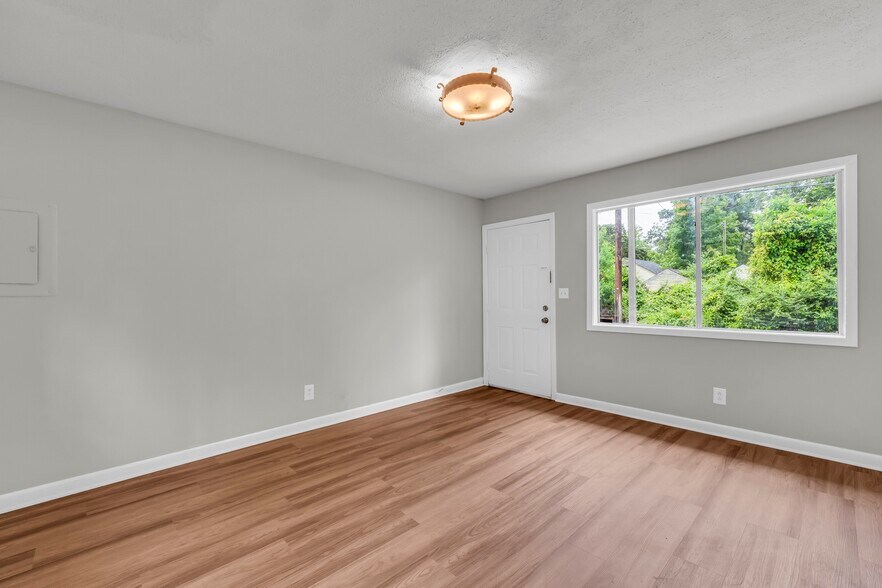 More Photos Of 102 S Browder St, Columbus Multifamily For Sale