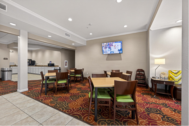 More Photos Of 355 E Goodnight Ave, Aransas Pass Hotel For Sale
