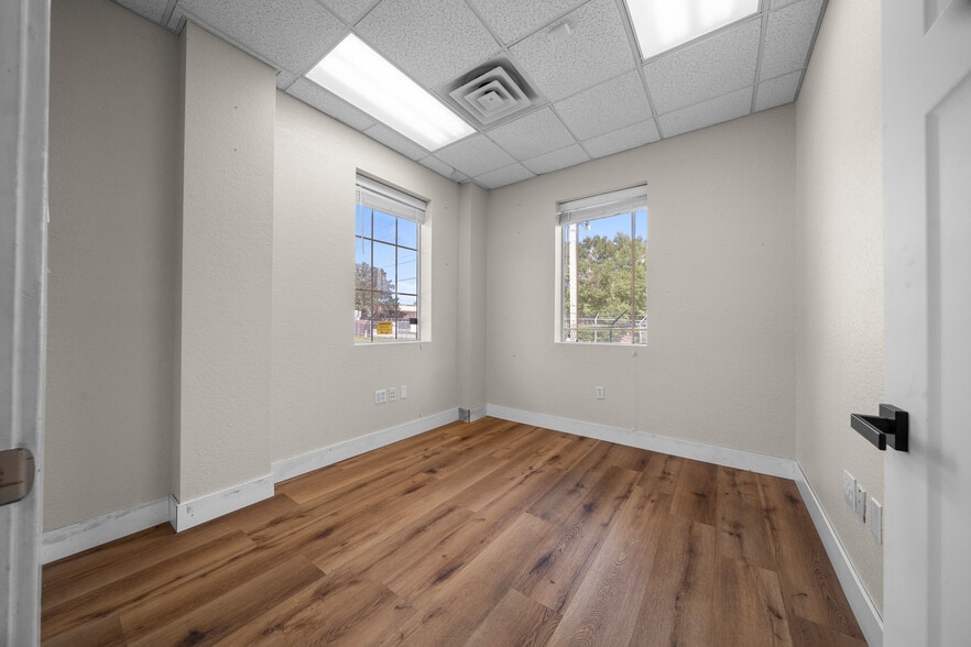 More Photos Of 1056 NE 16th St, Ocala Industrial For Sale