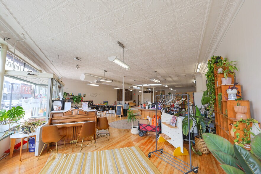 More Photos Of 1533 Wealthy St SE, Grand Rapids Storefront For Lease