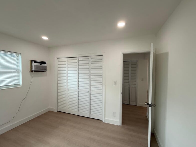 More Photos Of 1927- 1929 Roosevelt st, Hollywood Apartments For Sale