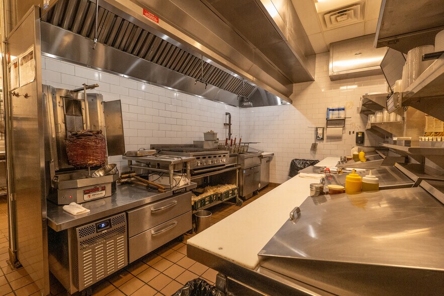 More Photos Of 84 Rt 17, East Rutherford General Retail For Lease