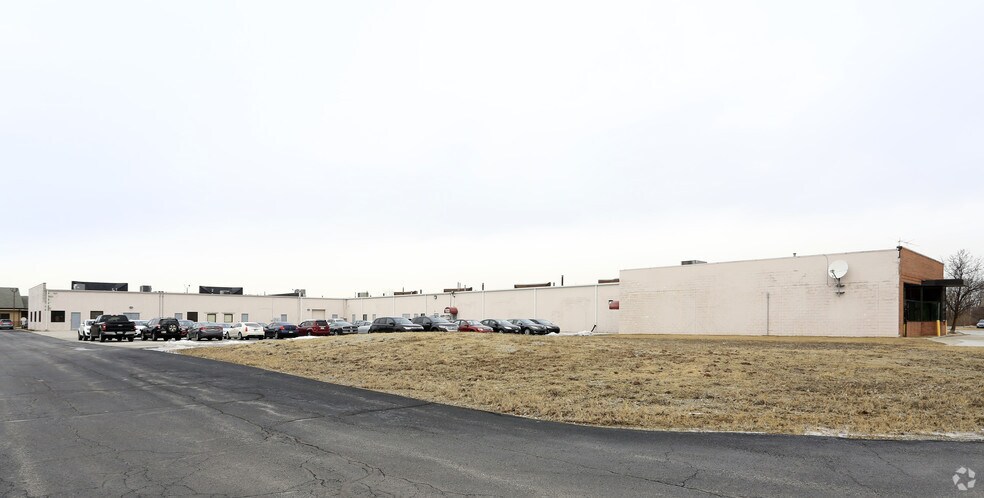 More Photos Of 251-397 W 84th Dr, Merrillville Flex For Lease