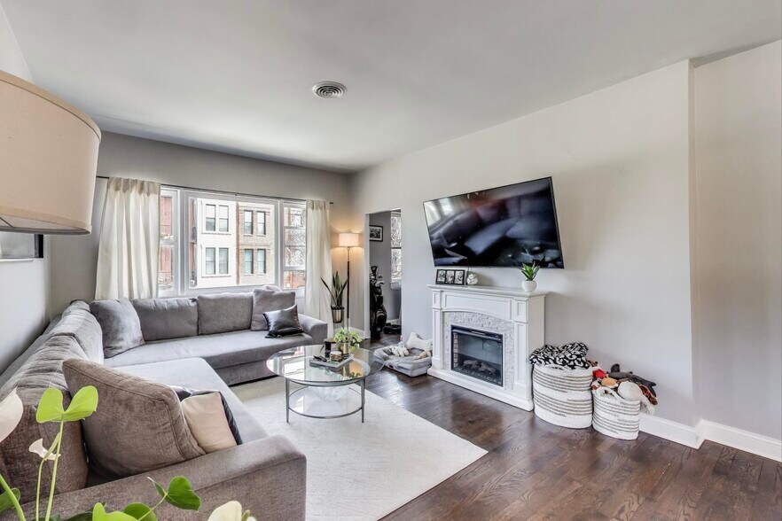 More Photos Of 1103 W Grand Ave, Chicago Apartments For Sale