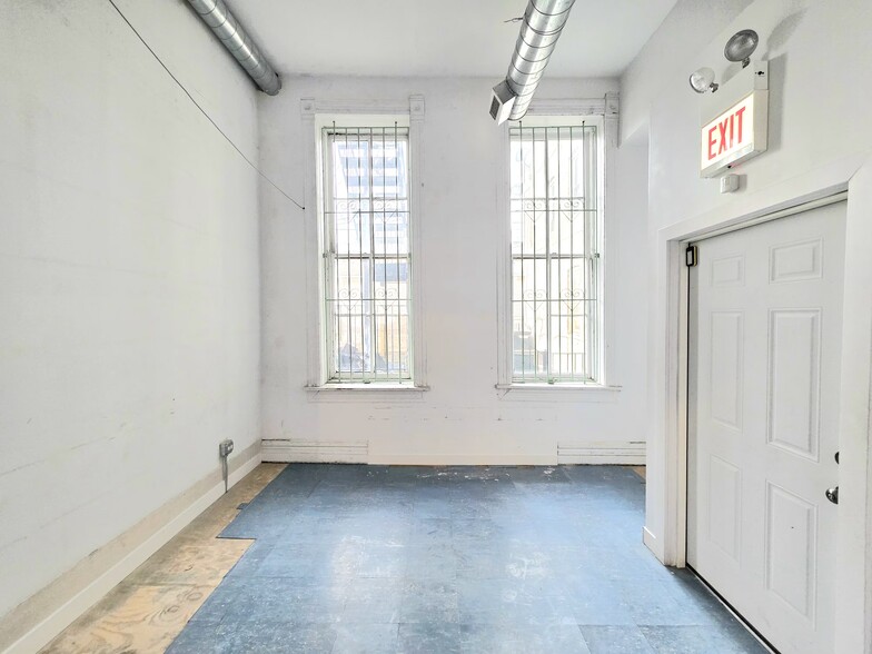 More Photos Of 1102 W 18th St., Chicago Apartments For Lease