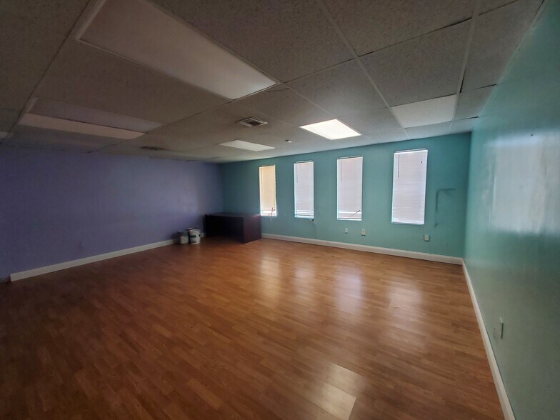 More Photos Of 2501 NW 17th Ln, Pompano Beach Warehouse For Lease