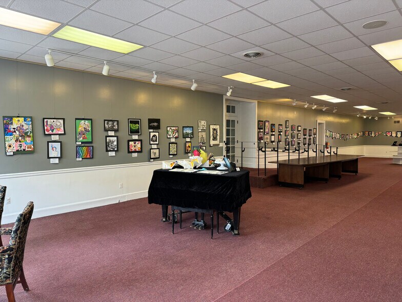 More Photos Of 305-307 E Main St, Front Royal Office For Sale