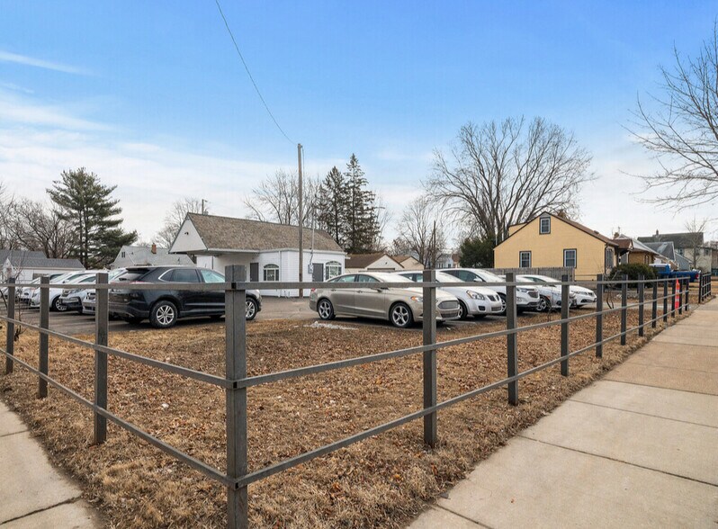 More Photos Of 370 W Maryland Ave, Saint Paul Auto Dealership For Sale