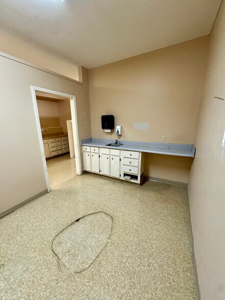 More Photos Of 206 Main St, Gleason Office For Sale